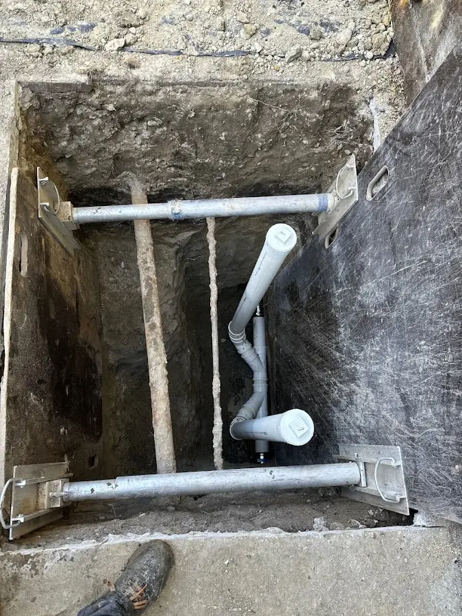 Experienced plumber completing Gas Line Repair work in North Miami